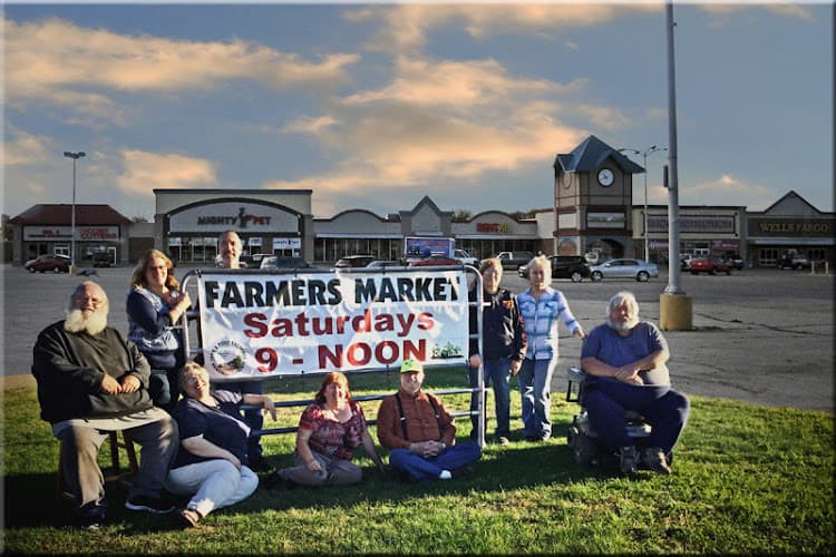 M&M Farmers Market in Menominee