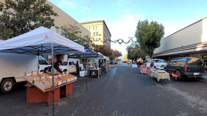 Visalia Farmers Market- Downtown Thursday
