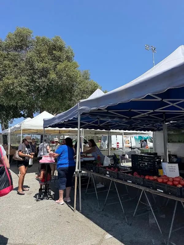 Altadena Farmers' Market photo 2