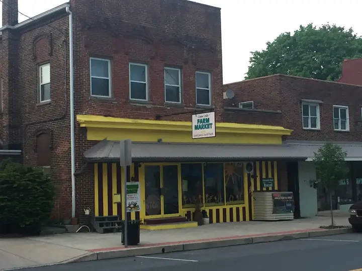 Corn Crib Main Street Market