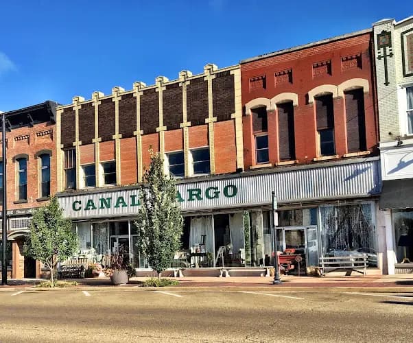 Downtown LaSalle Canal Market