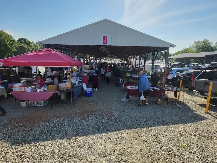 Farmers Cooperative Livestock & Flea Market