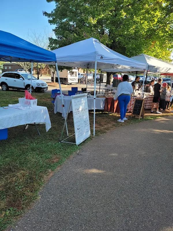 Forest farmers market