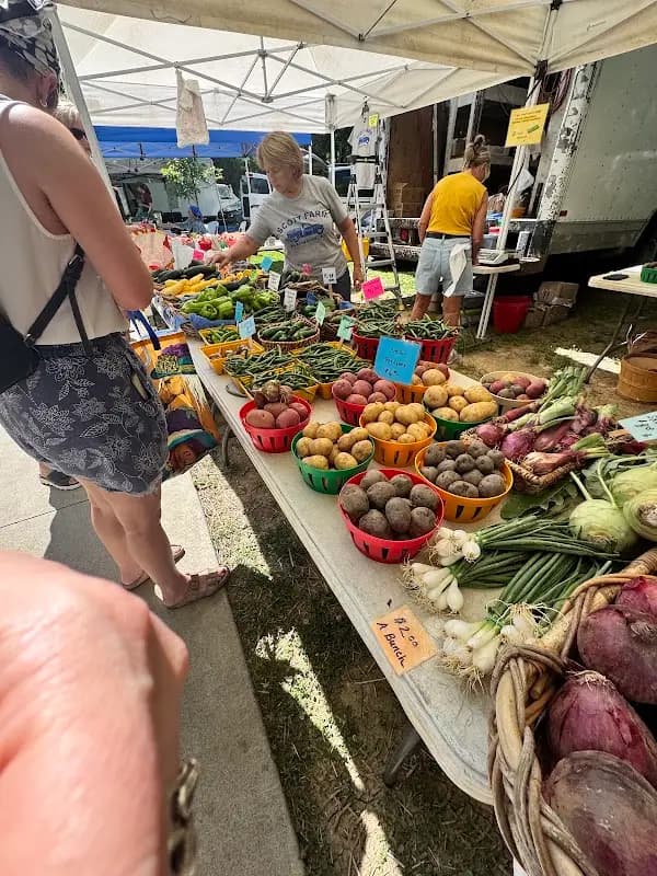 Fort Thomas Farmers' Market - DEP's Fine Wine photo 2