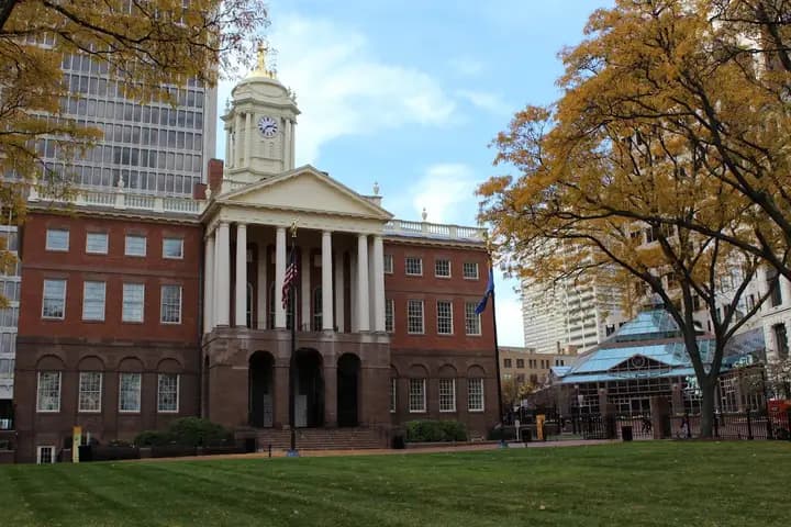 HARTFORD - OLD STATE HOUSE FARMERS’ MARKET