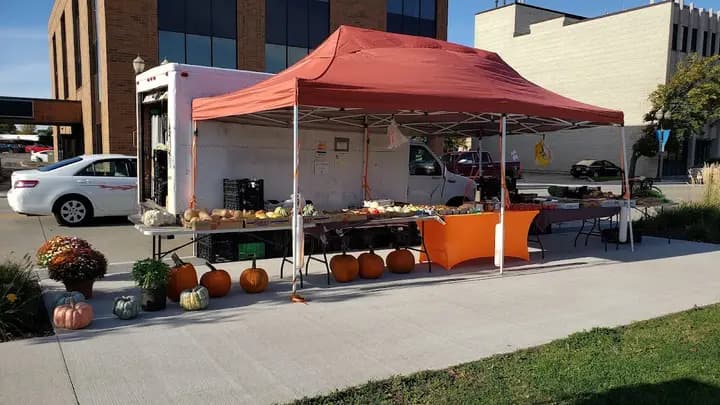 Menasha's Farm Fresh Market