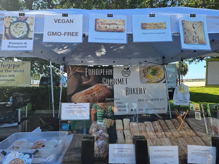 Oceanside Farmer's market at Lake Worth Beach